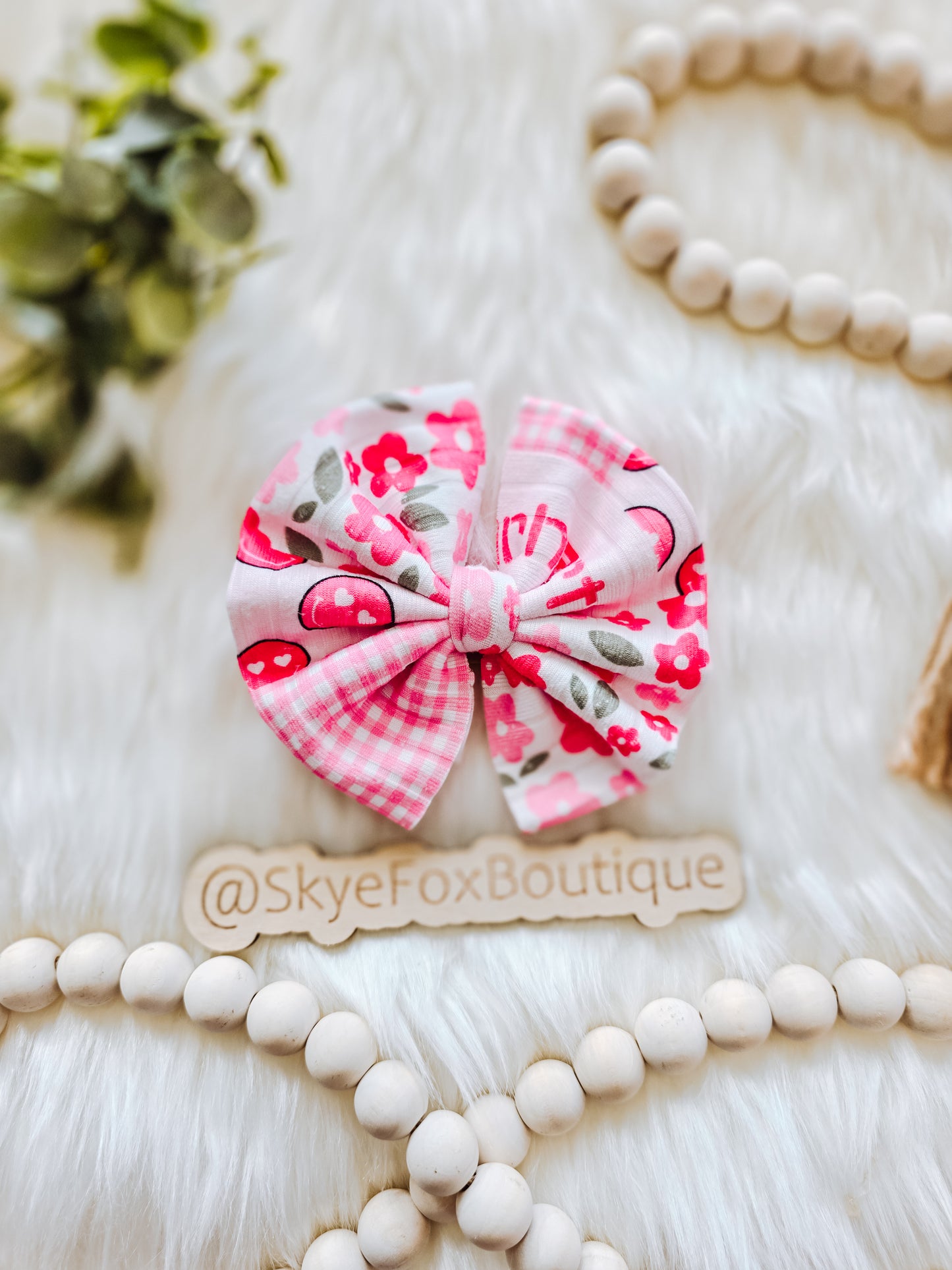 Pink hart 4" Hair Bow