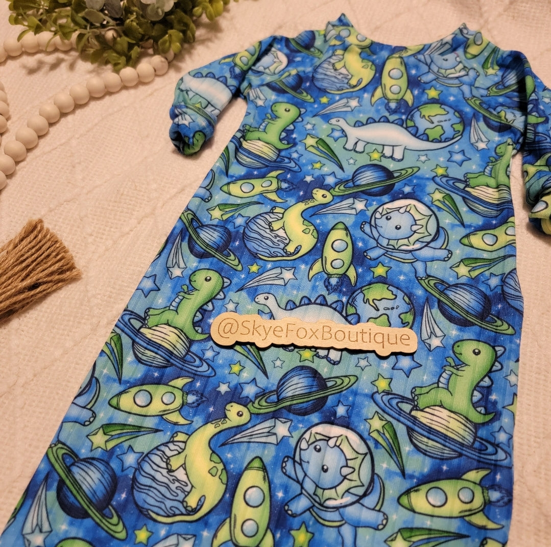 0-3 months Gown